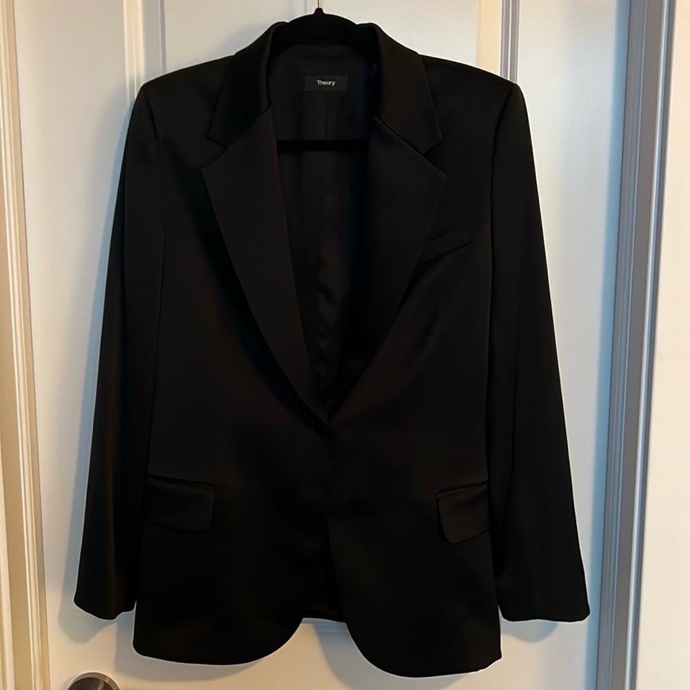 NWOT Theory satin blazer - black